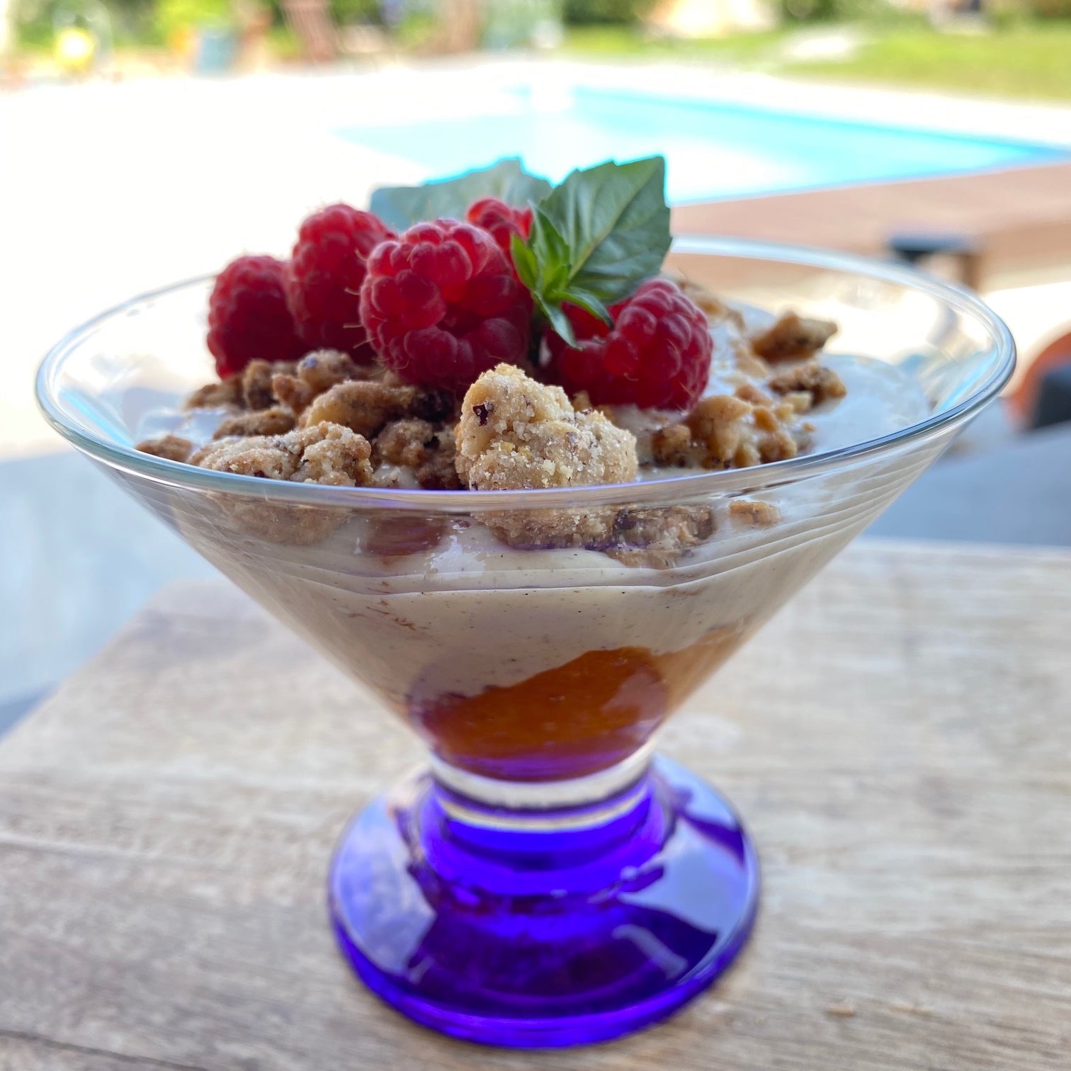 Verrine gourmande de l'été Crumble aux abricots (Végétariens et végans)