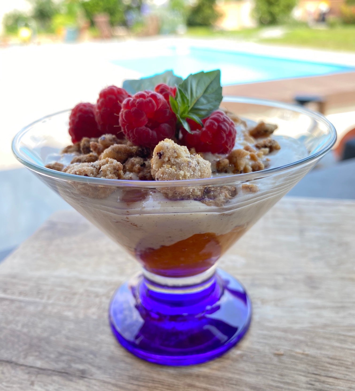 Verrine gourmande de l'été Crumble aux abricots (Végétariens et végans)