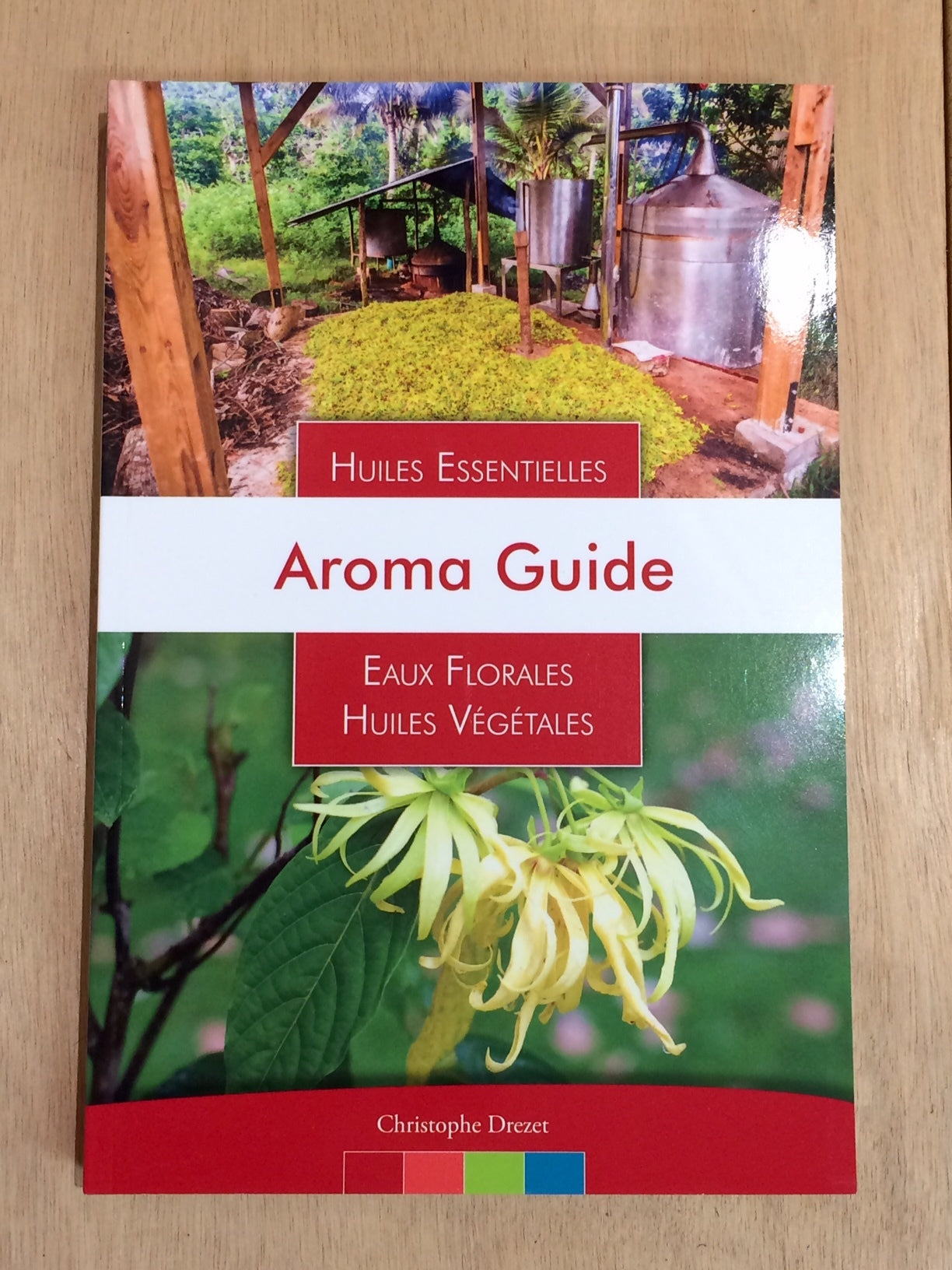 AROMA GUIDE COMPLET HUILES ESSENTIELLES EAUX FLORALES ET HUILES VEGETALES 246PAGES