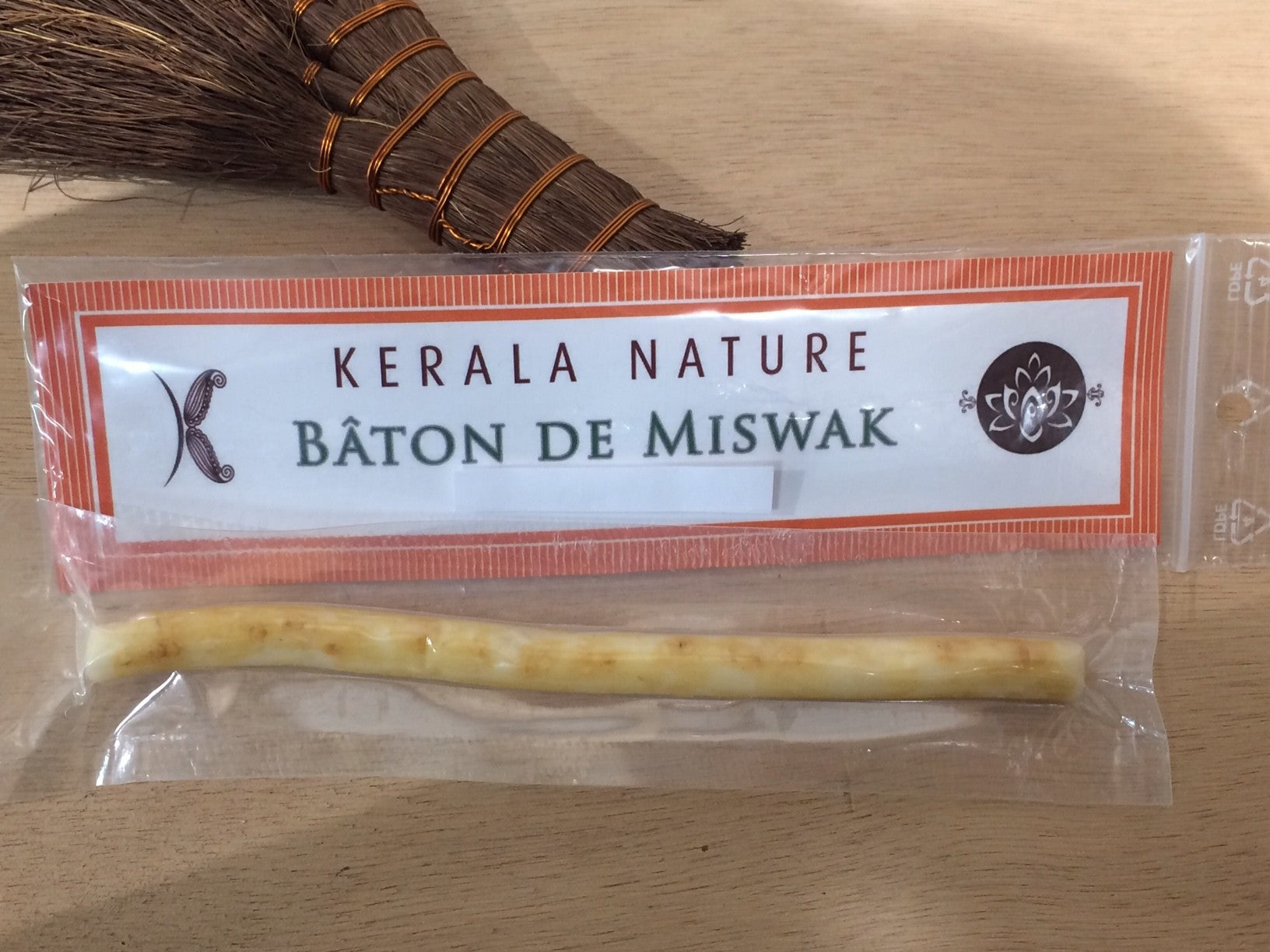 baton-de-miswak-ou-siwak-brosse-a-dent-et-dentifrice-naturel.jpg