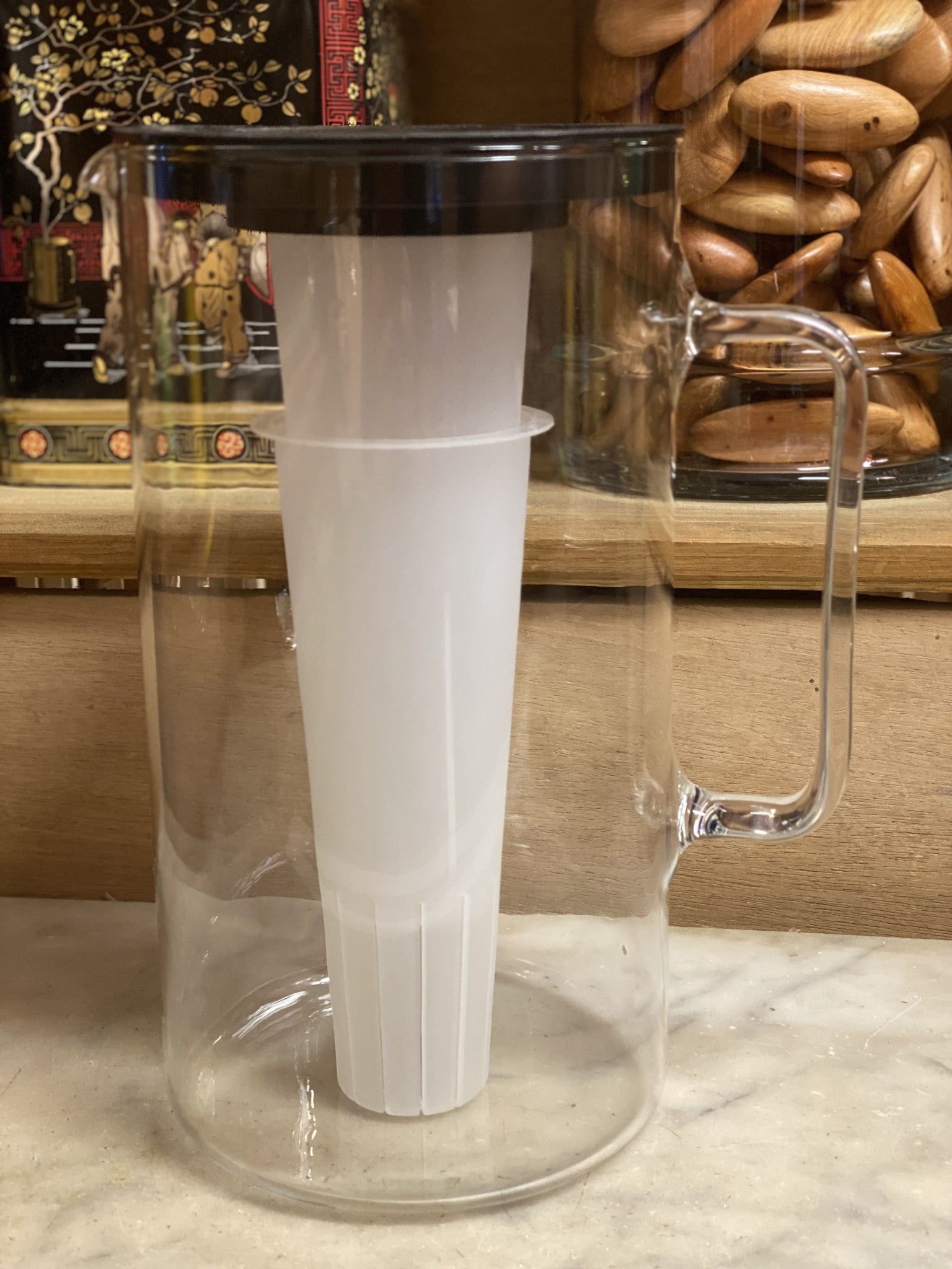 Carafe pichet 2.5L thé ou tisane chaud ou glaçé avec filtre et réserve à glaçons