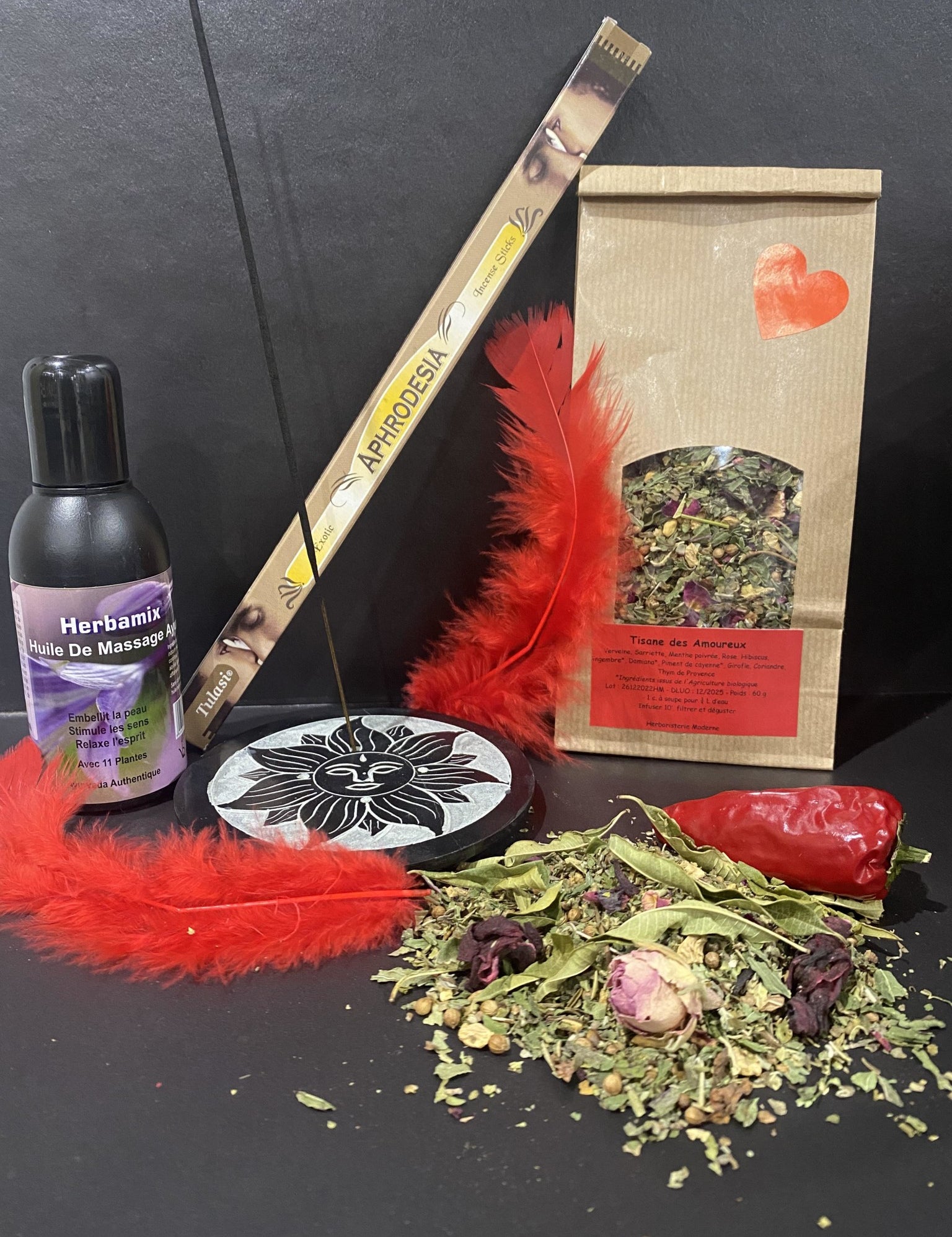 coffret-coquin-des-amoureux-avec-tisane-des-amoureux-huile-de-massage-encens-aphrodisiaque.jpg