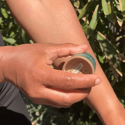 Crème solaire minérale solide à l'huile de Karanja SPF50