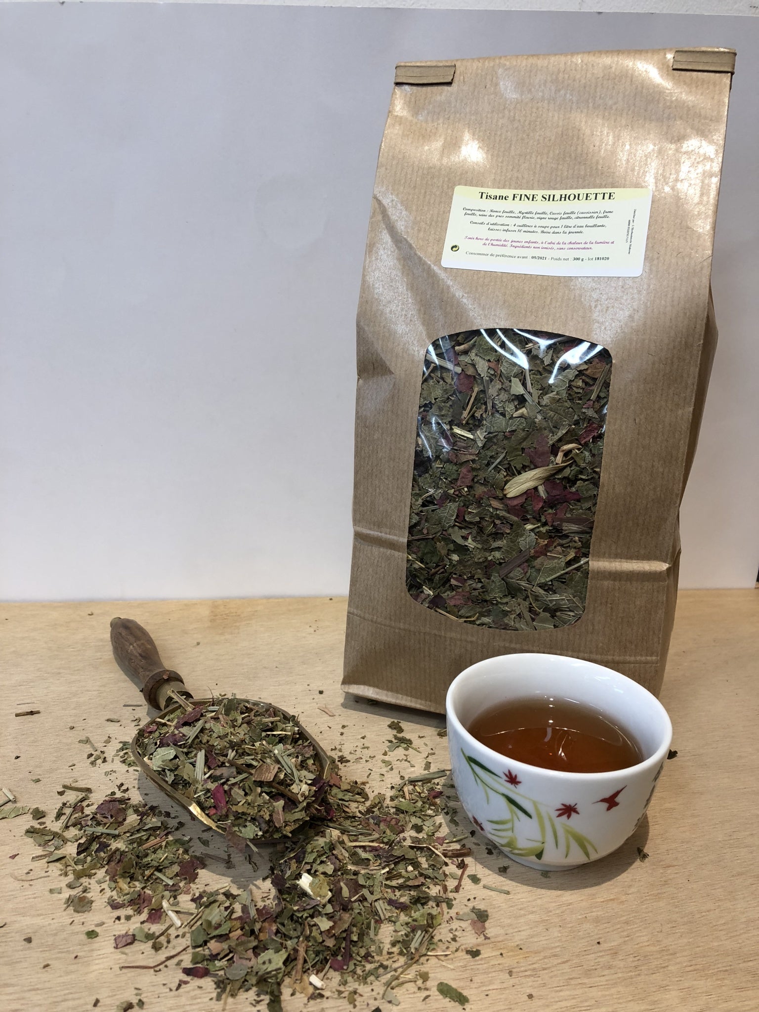 Fine silhouette tisane infusion