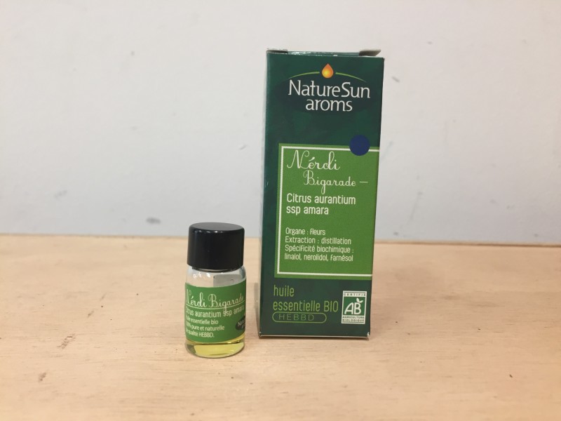 L'huile essentielle de néroli bigarade – Guide d'aromathérapie et de  naturopathie